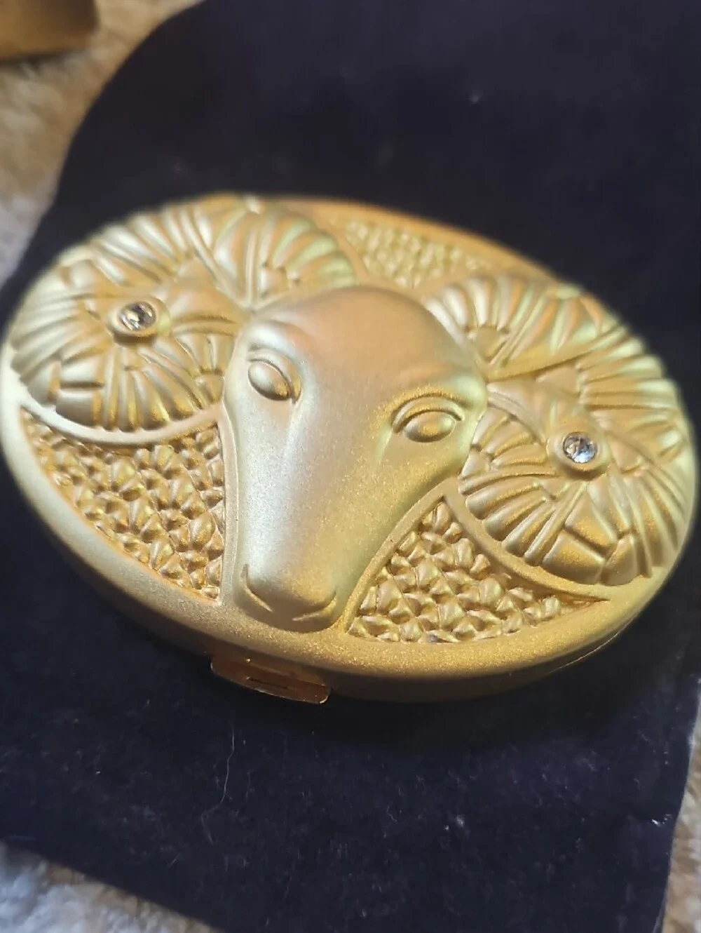 Estee Lauder Gold Aries Compact Case - Picture 3 of 7